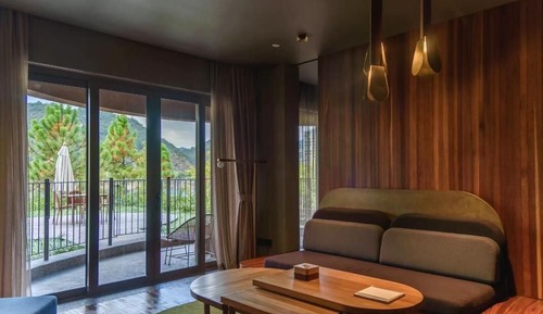 Family Suite with Garden Lake View