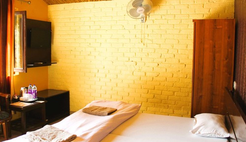 Economy Cottage, 1 King Bed, Smoking