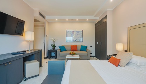 Junior Studio Suite, Partial Sea View