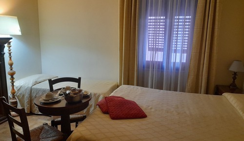 Standard Triple Room, Ensuite, Courtyard View