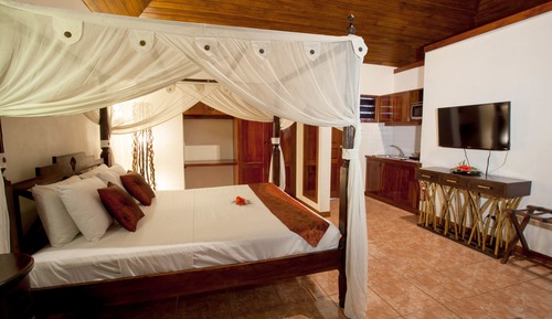 Honeymoon Bungalow, Jetted Tub