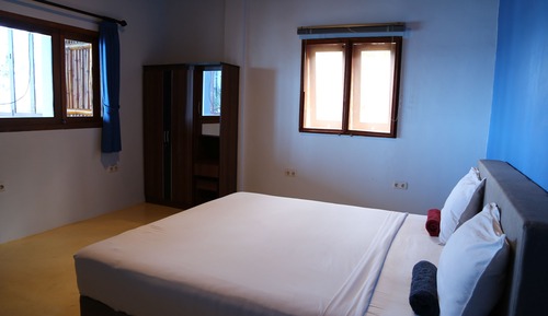 Deluxe Double Room, 1 King Bed, Partial Ocean View, Beachside