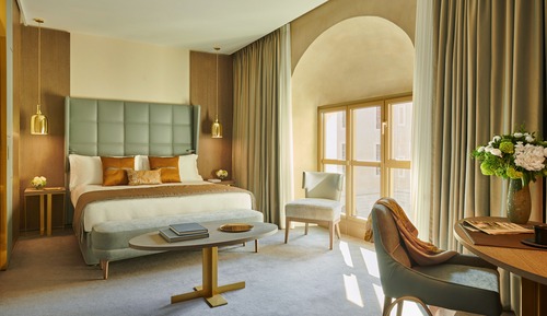 Classic Room, 1 King Bed, Courtyard View