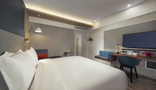Standard Room, 1 King Bed (High Floor)