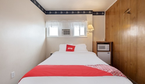 1 Queen Bed & 1 Single Bed