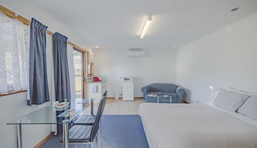 Room 25 Queen Bed (No Stairs) Standard