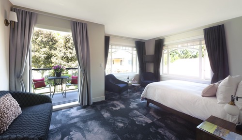 Deluxe Room, 1 Queen Bed with Sofa bed, Non Smoking, Partial Ocean View (Mount Gardner)