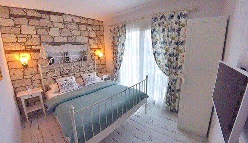 Standard Double Room, Garden View