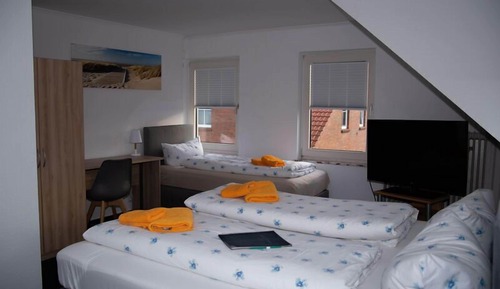 Classic Triple Room, Shared Bathroom