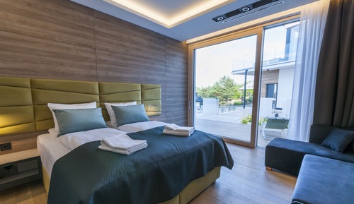 Deluxe Room, 1 King Bed with Sofa bed, Courtyard View (access to the patio - 6)