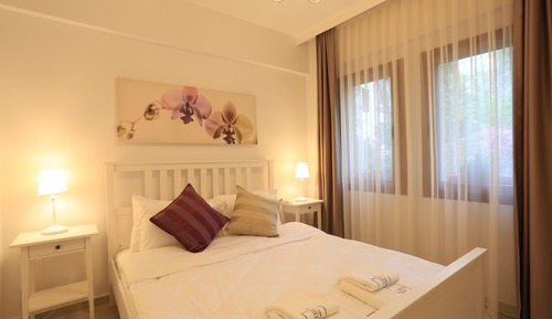 Apartment, Garden View