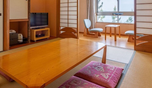 Traditional Room, Non Smoking, Shared Bathroom