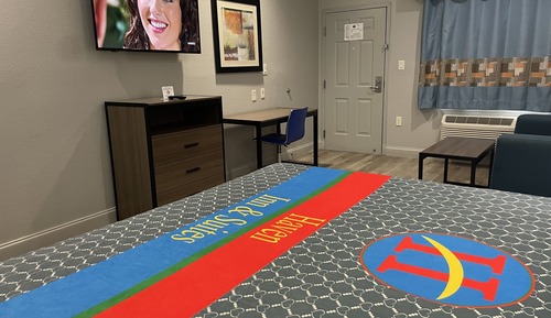 Room, 1 King Bed, Refrigerator & Microwave