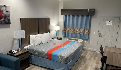 Room, 1 King Bed, Smoking, Refrigerator & Microwave