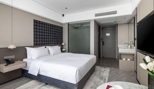 Deluxe Queen Room
