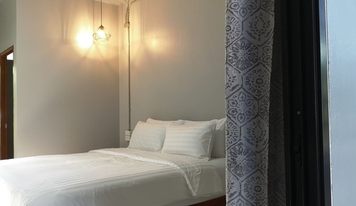 Standard Room, 1 King Bed