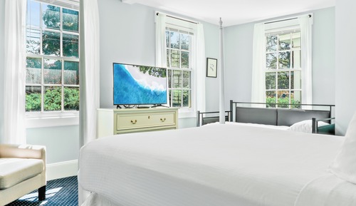 Suite, 1 Queen Bed (Stone House)