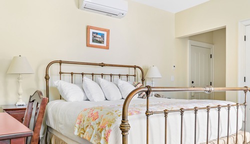 Room, 1 King Bed (Montgomery House)