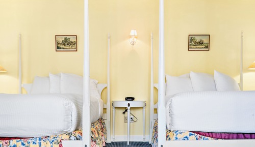 Room, Multiple Beds (Gables House)