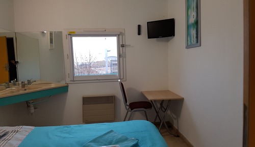 Basic Triple Room, Multiple Beds, Private Bathroom