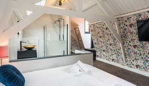 Luxury Suite, Lake View