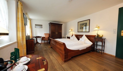 Classic Double Room, Bathtub, Courtyard View