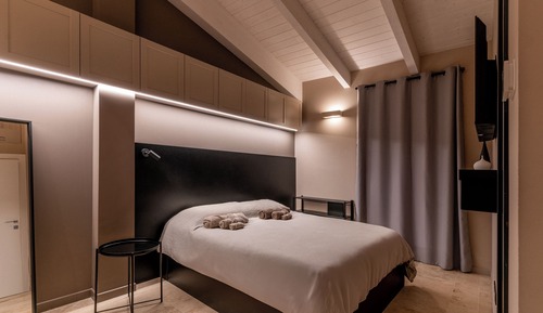 Luxury Apartment, Courtyard View