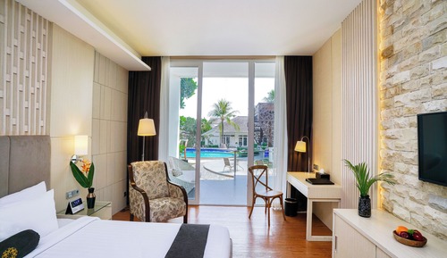 Executive Pool Room