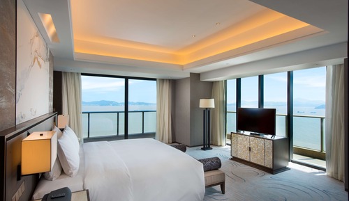 Executive Deluxe Suite