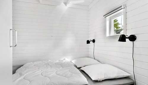 Comfort Cabin, 2 Bedrooms, Private Bathroom (Linen Excluded)