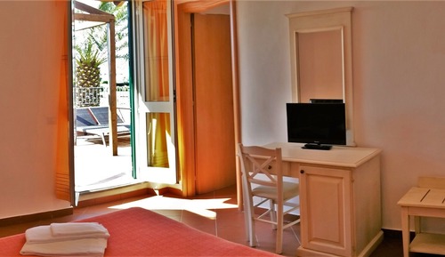 Quadruple Room, 2 Bedrooms, Garden View