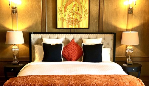 Signature Room, 1 King Bed, Fireplace, Marina View