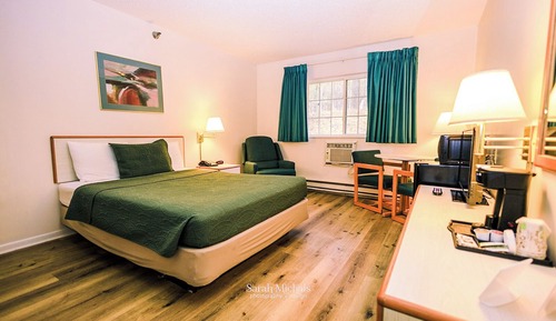 Standard Room, 1 Queen Bed