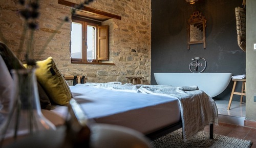 Deluxe Suite, Hill View