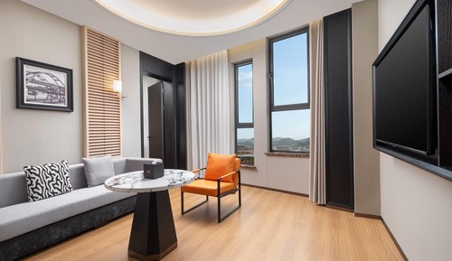 Deluxe Suite, 1 King Bed, Non Smoking