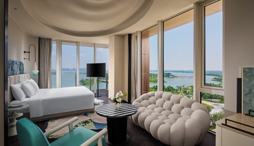 Premium Room, 1 King Bed, Balcony, Lake View