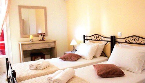 Basic Apartment, Patio