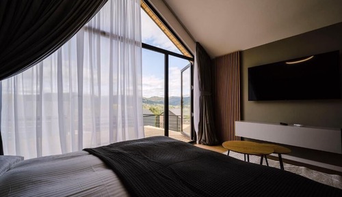 Deluxe Double Room, 1 Queen Bed, Valley View