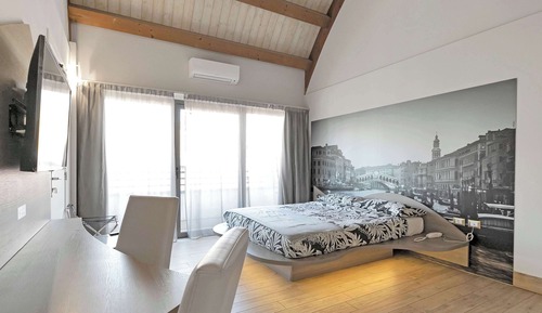 Standard Studio Suite, Balcony, Courtyard View