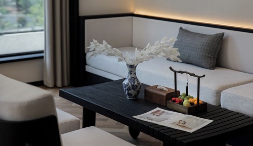 Senior Suite, Patio, Mountain View