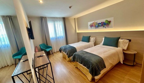 Twin Room, Park View