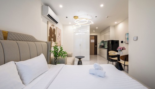 Deluxe Studio, 1 King Bed, Kitchen, City View