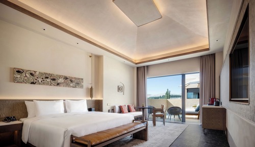 Whispering Sands King