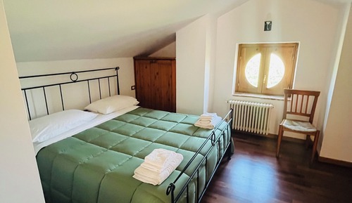 Triple Room, Hill View