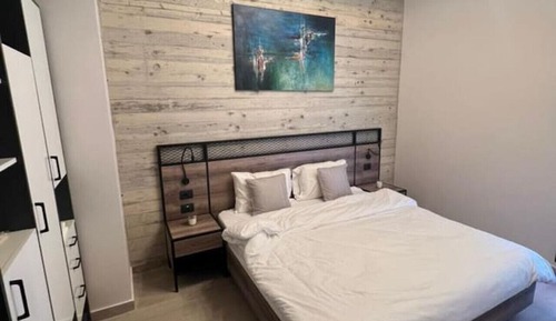 Amine 501, 1-BR in Mar Mikhael