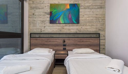 Amine 704, 2-BR in Mar Mikhael