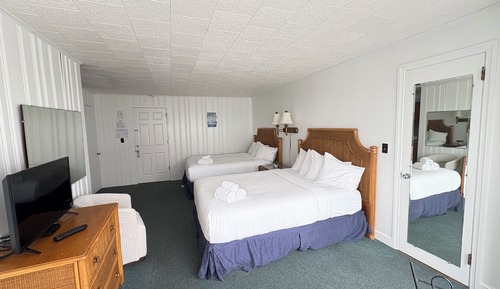 Standard Room, 2 Queen Beds, Partial Ocean View