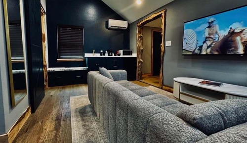 Premium Cabin, 2 Queen Beds, Kitchenette