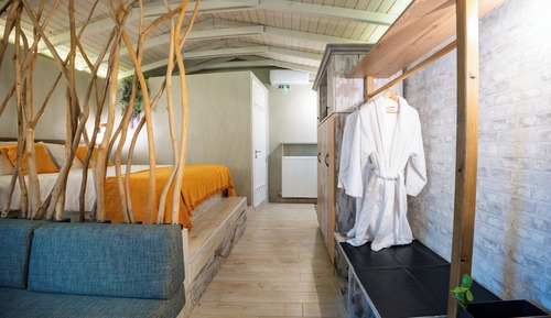 Cottage, Garden View