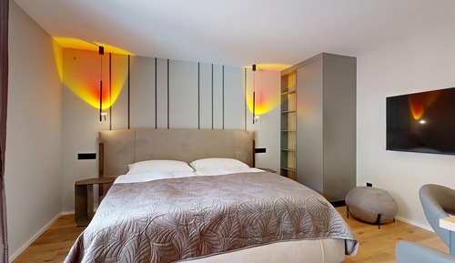 Signature Studio, Courtyard View, Executive Level